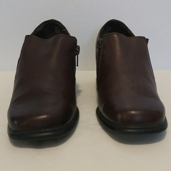 Thom McAn Dark Brown Leather Square Toe Stacked Heel Slip On Ankle Booties - Picture 3 of 8